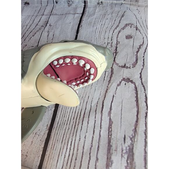 Chap Mei Toys R Us Chomping Action Great White Shark 9in 362049 17213 - Picture 9 of 9